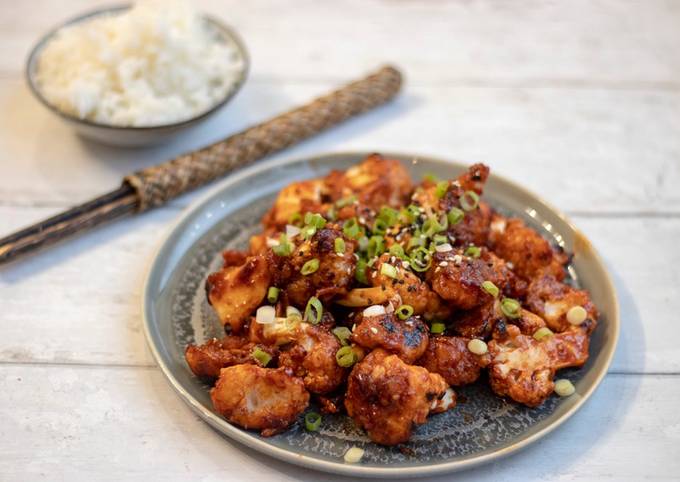 Sticky glaze cauliflower with guchujang spicy sauce 🌶