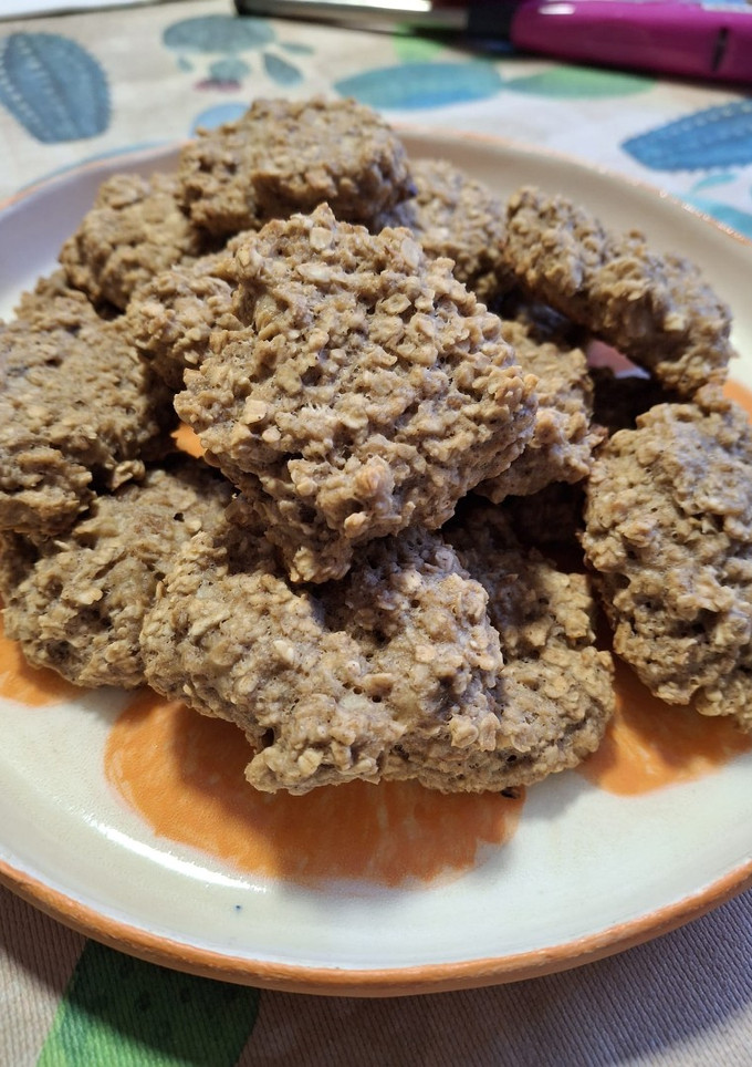 Una foto de Galletas de avena sabor cacahuete y canela🍪🥜