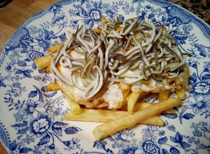 Foto principal de Gulas con huevos y patatas