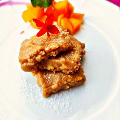A picture of Biscuit cake.