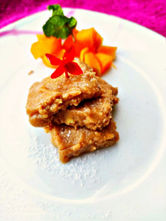 A picture of Biscuit cake.