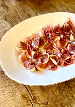 A picture of Fig & Parma ham.