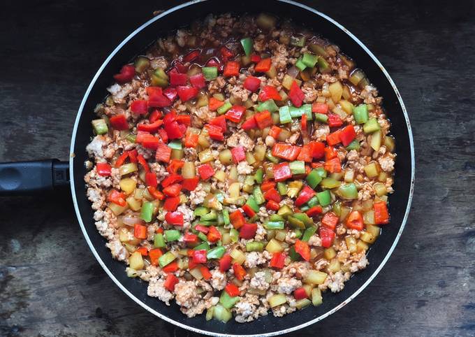 Minced pork + capsicums