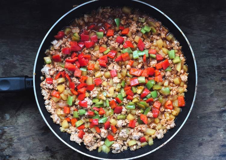 Minced pork + capsicums