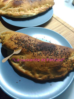 Una foto de Calzone de jamón york y queso