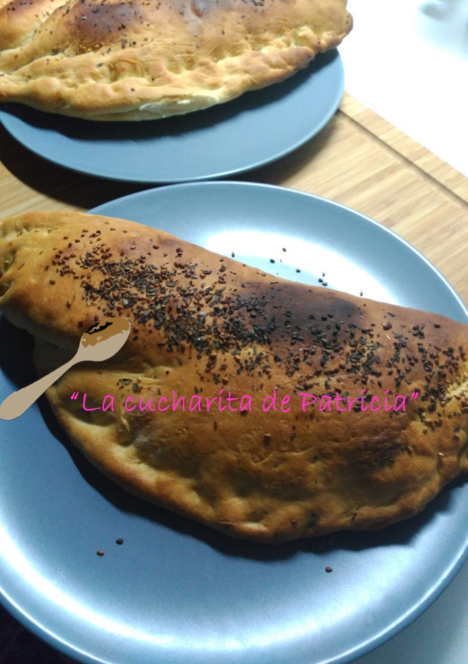 Una foto de Calzone de jamón york y queso