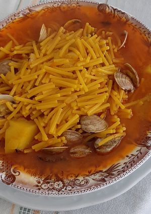 Una foto de Fideos de pescado