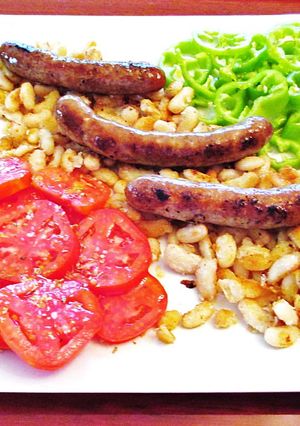 Foto principal de Salchichas caseras con alubias y ensalada- novatos - plato único