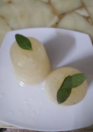 Una foto de Helado de albahaca y Limón