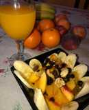 Desayuno con frutas frescas y frutos secos 😋