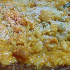 Una foto de Risotto con pollo y vegetales