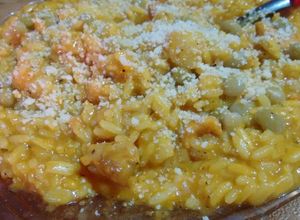 Una foto de Risotto con pollo y vegetales