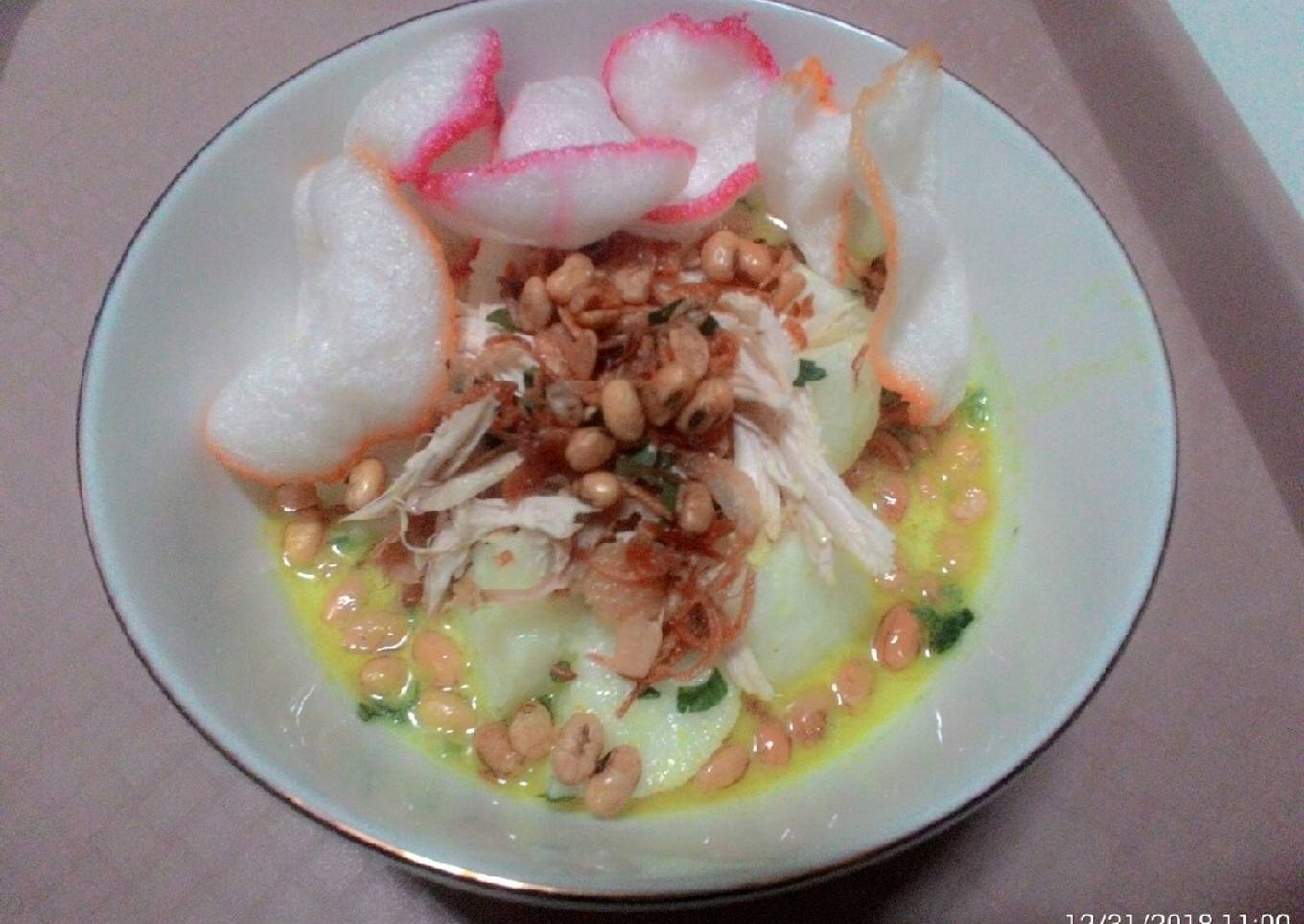 Soto ayam kupat