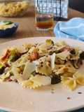 Pasta farfalle con coles de Bruselas asadas