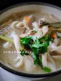 Tom Kha Gai (Thai Coconut Chicken Soup)