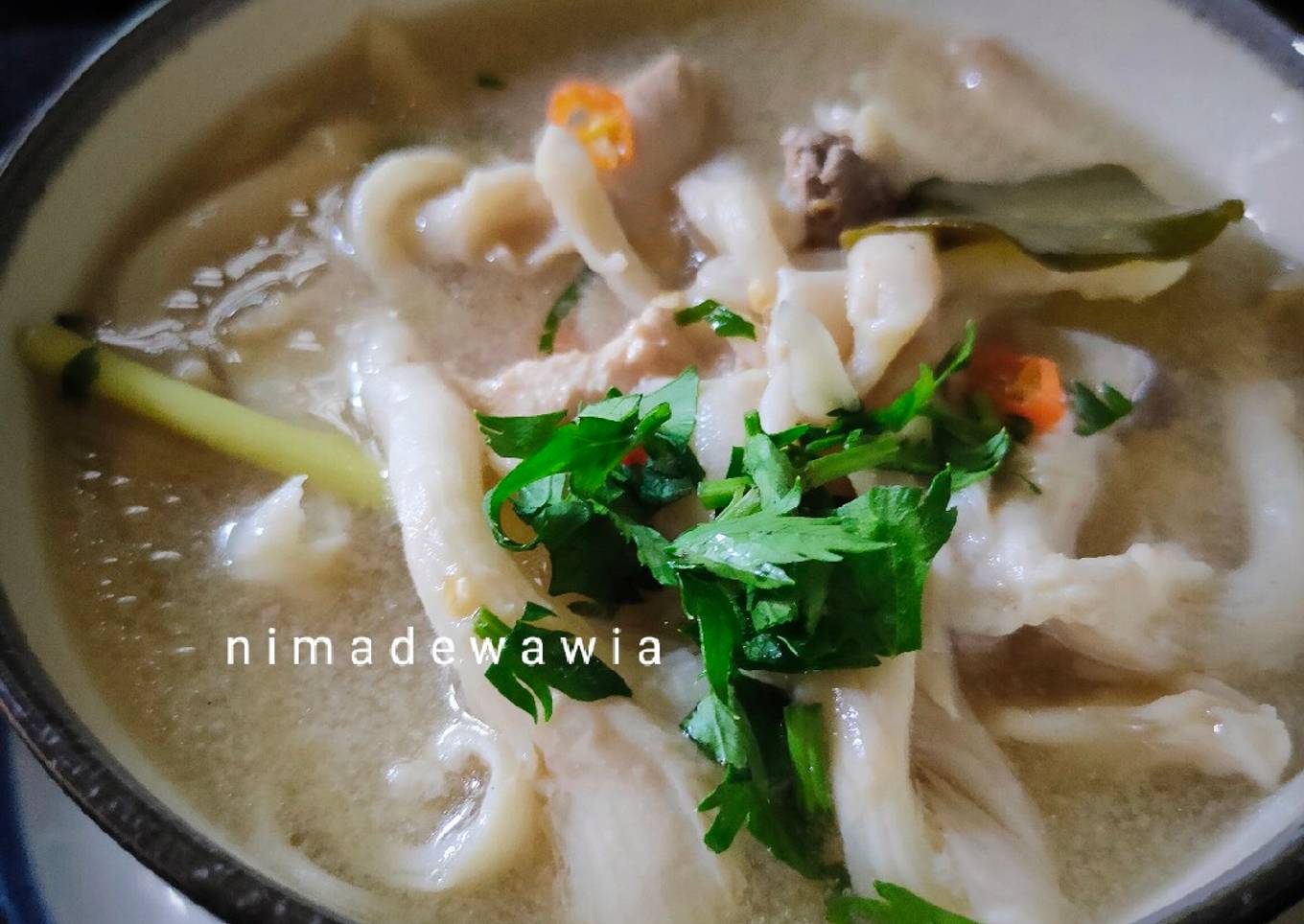 Tom Kha Gai (Thai Coconut Chicken Soup)