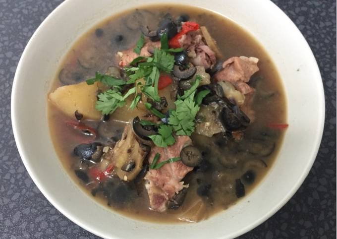 Olive pork ribs soup