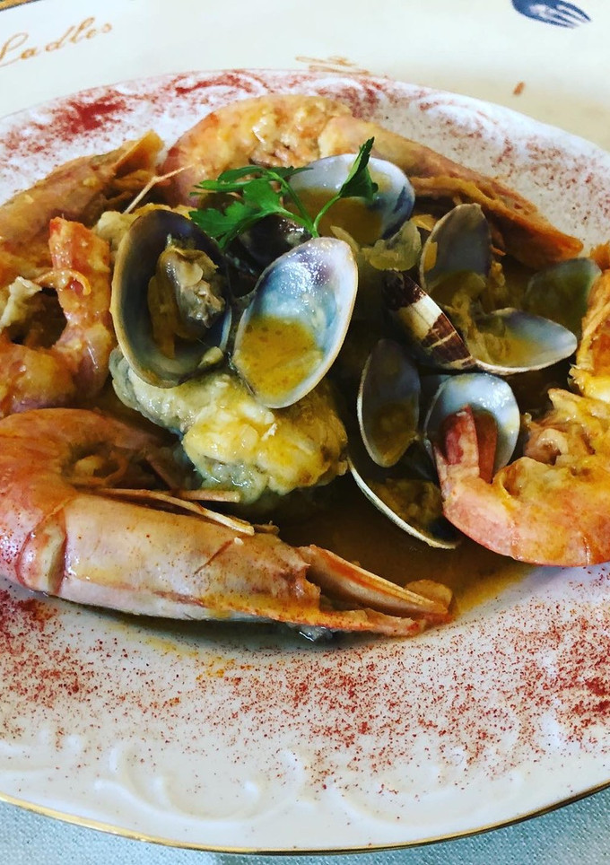 Una foto de Suquet de rape a mi manera con gambón y almeja gallega