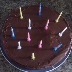 A picture of Vanilla cake with chocolate.