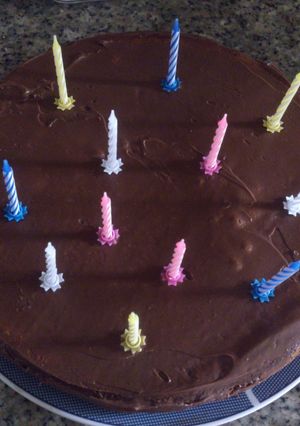 A picture of Vanilla cake with chocolate.