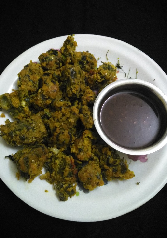લીલી મેથી ની ભાજી ના ઢોકળા (Lili Methi Bhaji Dhokla Recipe In Gujarati) રેસીપી મુખ્ય ફોટો