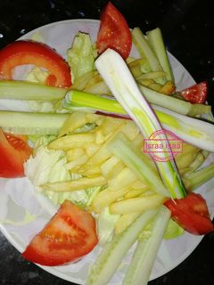 صورة لوصفة بطاطا مقلية 🍟 مع السلطة 🥗