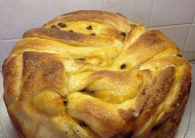 Brioche intrecciata con marmellata di arance e cioccolato