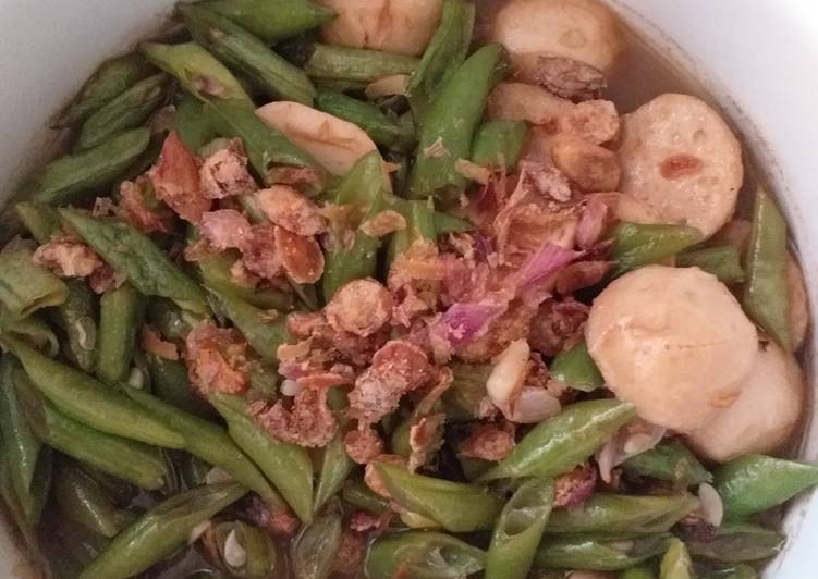 Bahan Menyiapkan Tumis buncis bakso ikan Lezat