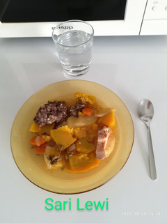 Una foto de Plato único, hecho en olla a presión y placa de inducción (receta caliente de 11 ingredientes)