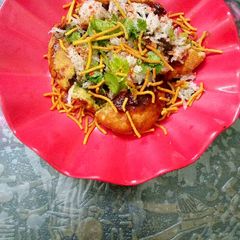 A picture of Aloo kachori.