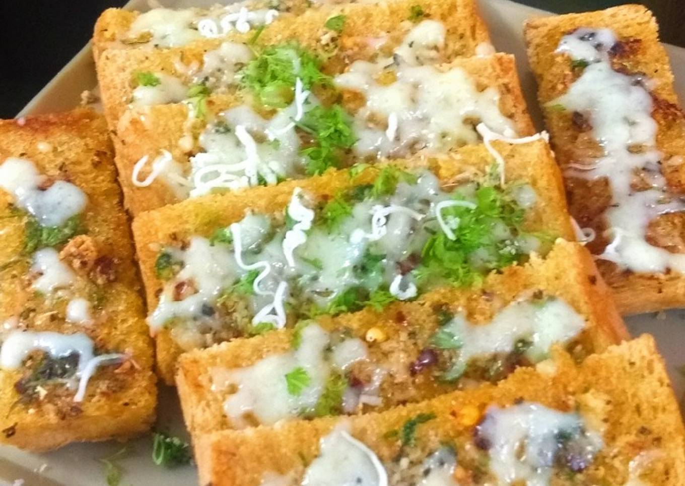 Cheese garlic bread