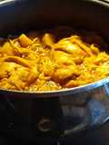 Contramuslos con patatas y fideos