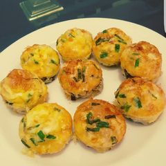 A picture of Mac and Cheese Egg Combo Muffin.