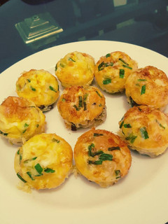 A picture of Mac and Cheese Egg Combo Muffin.