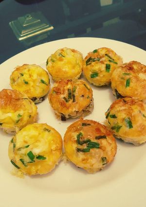 A picture of Mac and Cheese Egg Combo Muffin.
