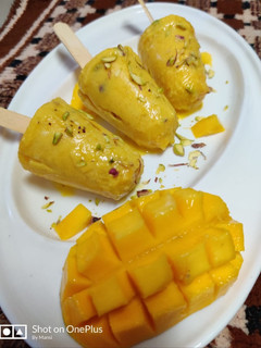 मँगो कस्टर्ड कुल्फी (mango custard kulfi recipe in marathi) रेसिपी चे मुख्य फोटो