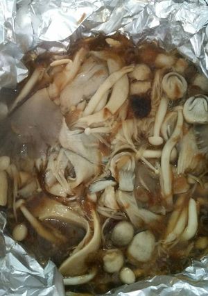 Hình của món Nấm nướng giấy bạc.