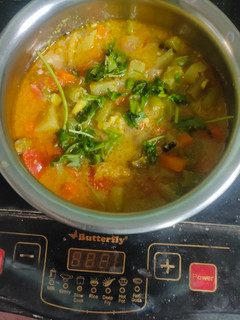 வெஜிடபிள் குருமா(veg kurma recipe in tamil) செய்முறை முக்கிய புகைப்படம்