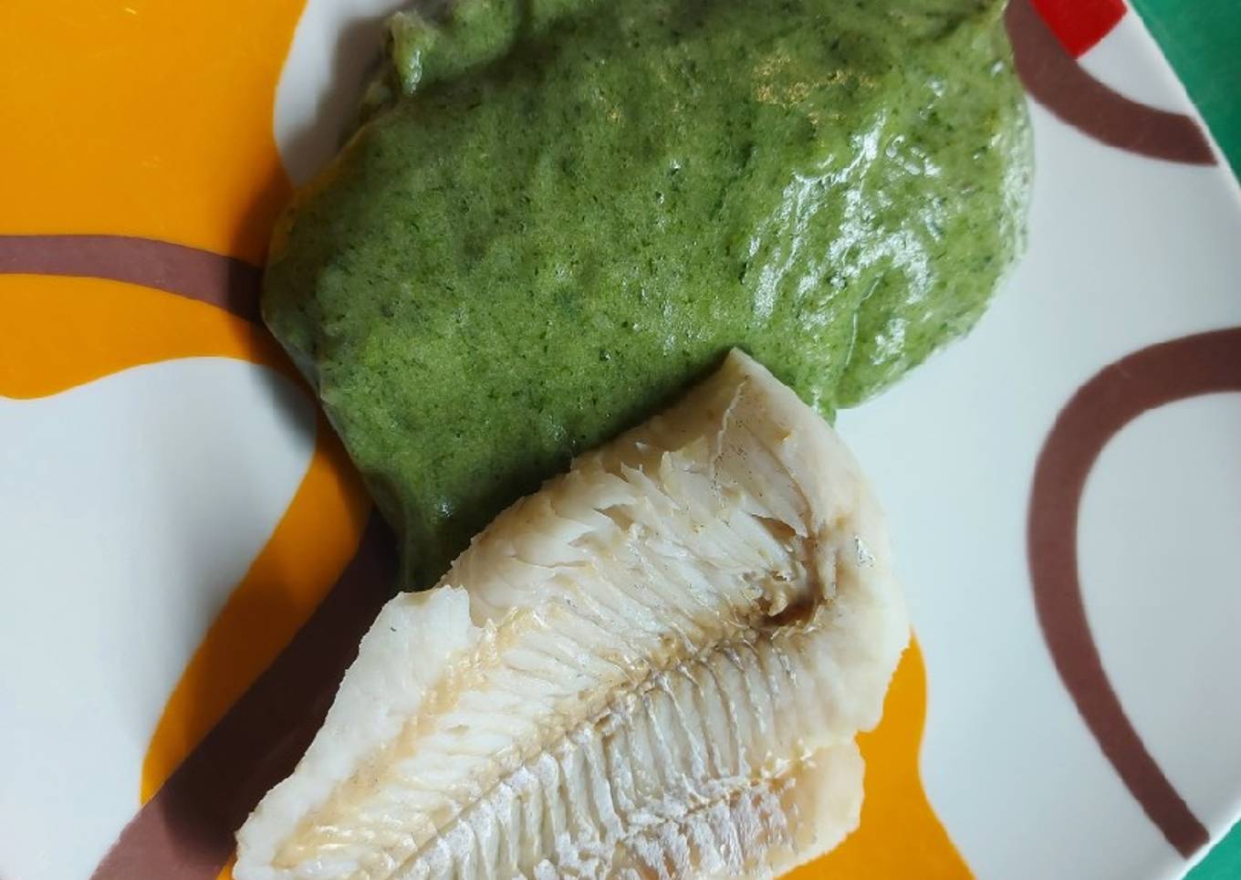 Filete de merluza con puré de espinacas