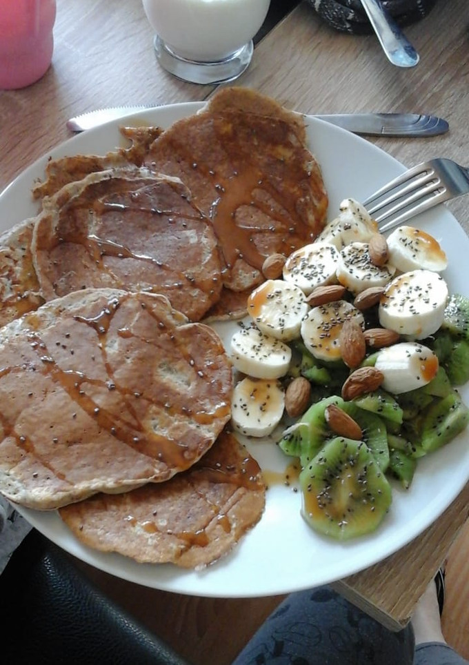 Una foto de Tortitas de plátano y avena