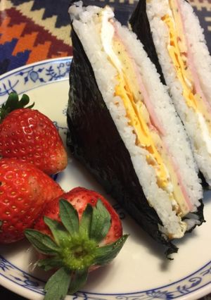 A picture of Japanese Rice Sandwich.