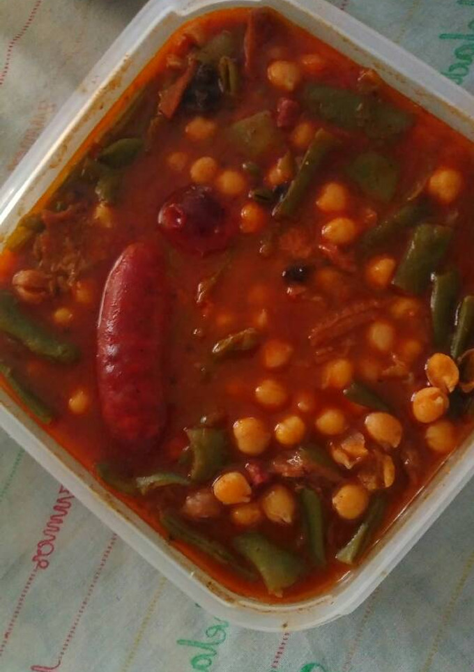 Una foto de Callos con verduras en un plis plas
