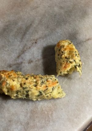 Una foto de Grisines de queso y orégano