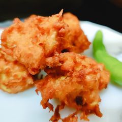 A picture of Onion chilli fritters.