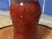 Una foto de mermelada de tomate y clavo