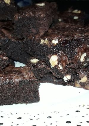 Una foto de Brownie con nuez y chips