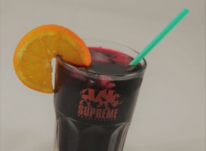 Une photo de Sangria sans alcool a l hibiscus