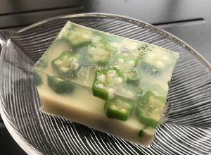 Une photo de Amuse-bouche - Kanten du lait de soja et les légumes en été