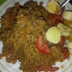 A picture of Pilau with tomatoes and bananas.
