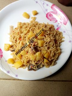 Noodles mai dankali da kifi ainihin hoton girkin